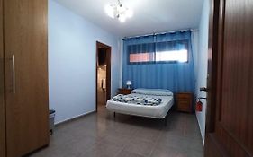 Los Cristianos Centro, Room With A Private Bathroom In Shared Apartment