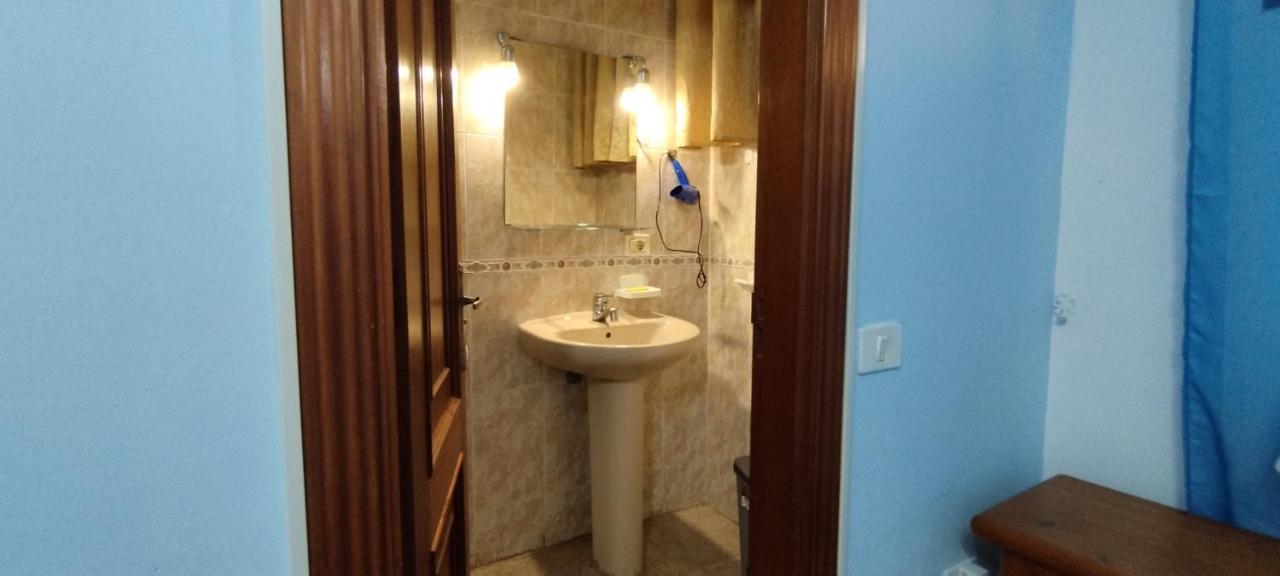 Los Cristianos Centro, Room With A Private Bathroom In Shared Apartment Arona  Esterno foto